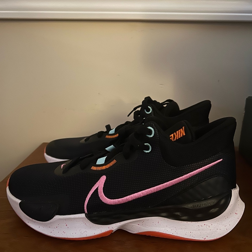 New-Nike renew elevate 9.5 men or 11 women.